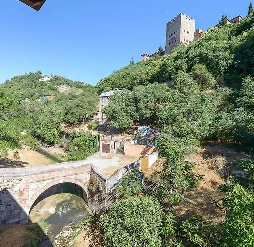 Chezmoihomes Alhambra 아파트