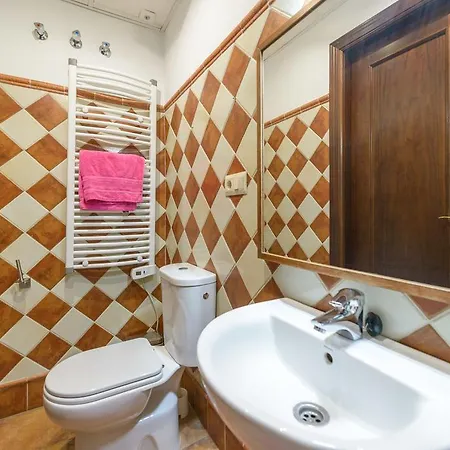 Chezmoihomes Alhambra Apartment *